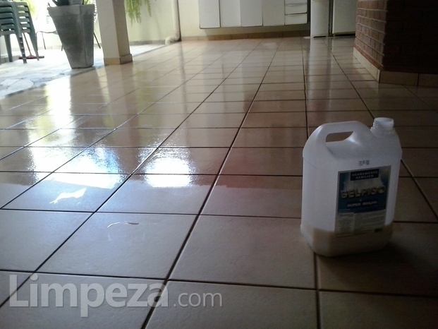 Limpeza e impermeabilização em pisos