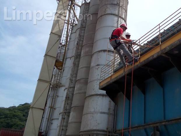 Treinamento de acesso por cordas 