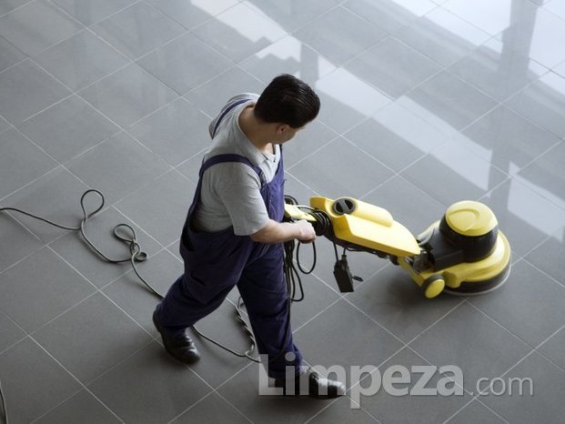 Limpeza de piso e superfícies