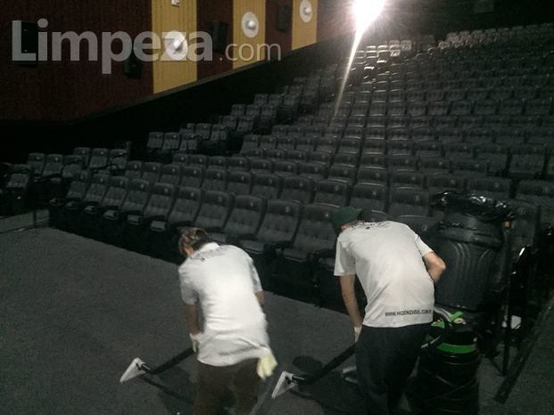 Limpeza de carpete de cinemas, teatros e residenciais