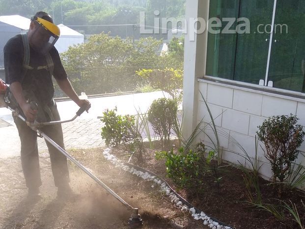 Limpeza dos pisos intertravados