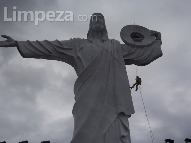 Manutenção do Cristo Luz (Balneário Camboriú)