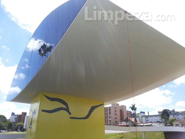 Limpeza Museu Oscar Niemeyer