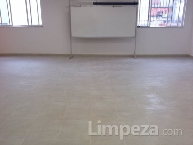 Limpeza finalizada em porcelanato rústico