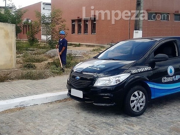 Serviços de manutenção em áreas verdes