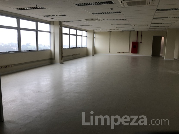 Limpeza pós obra prédio comercial 