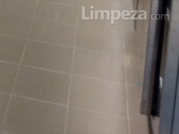 Limpeza pós-obra em restaurante