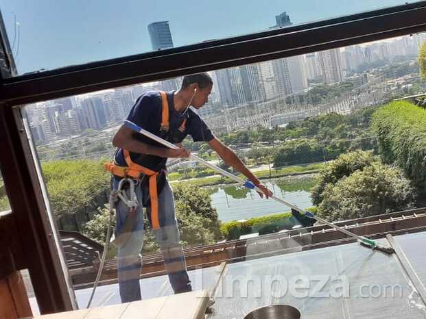 limpeza teto de vidro