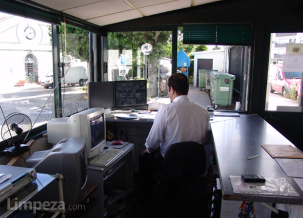 Portaria com monitoramento eletrônico